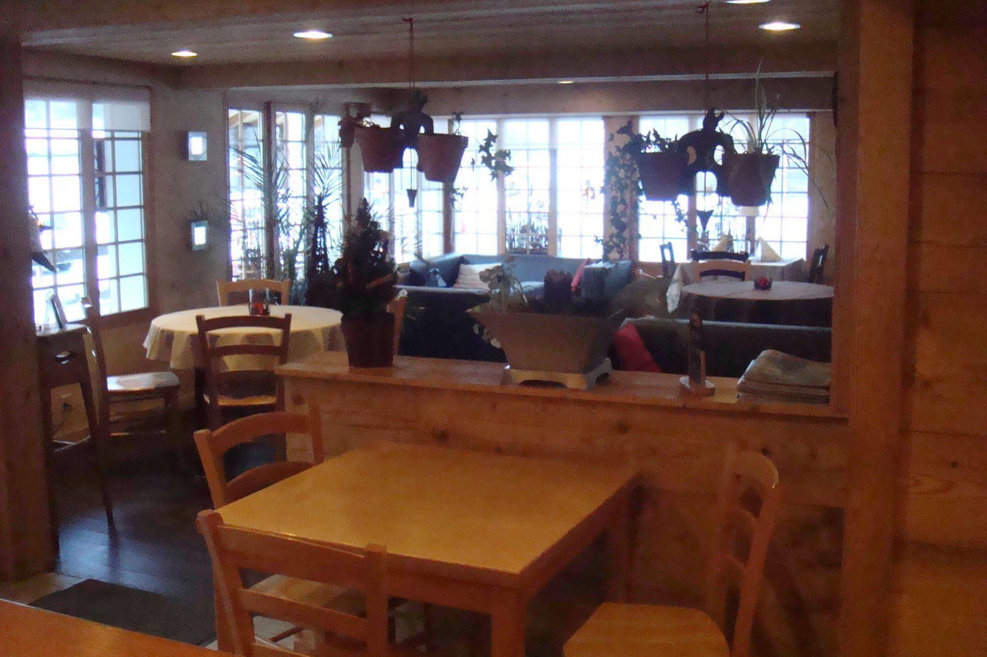 Restaurant Les Lilas Hotel 3*